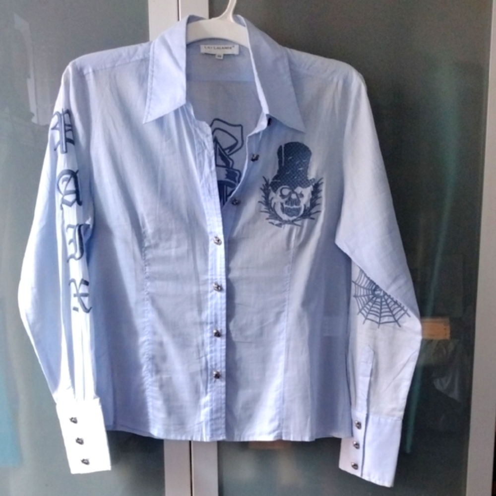 Lili Lalande Light Blue Embroidered Blouse Silver Skull buttons  Large NWT